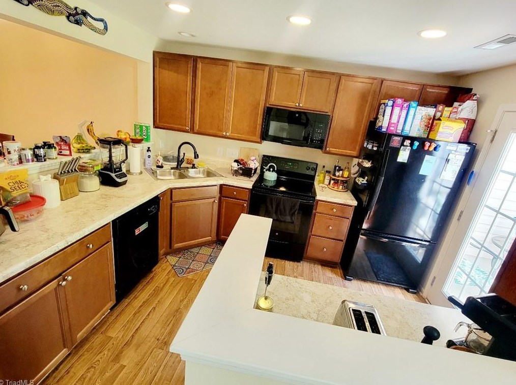 517 Song Sparrow Ln, Greensboro NC  27409-9148 exterior