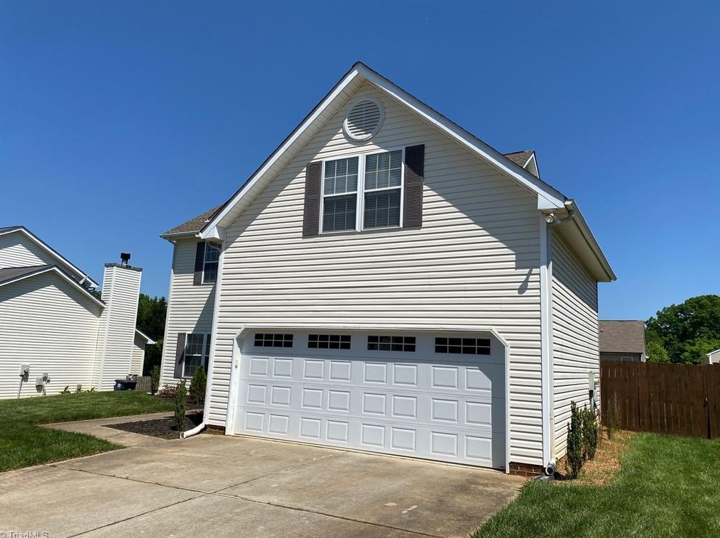820 Pecan Ridge Cir, Kernersville NC  27284-7764 exterior