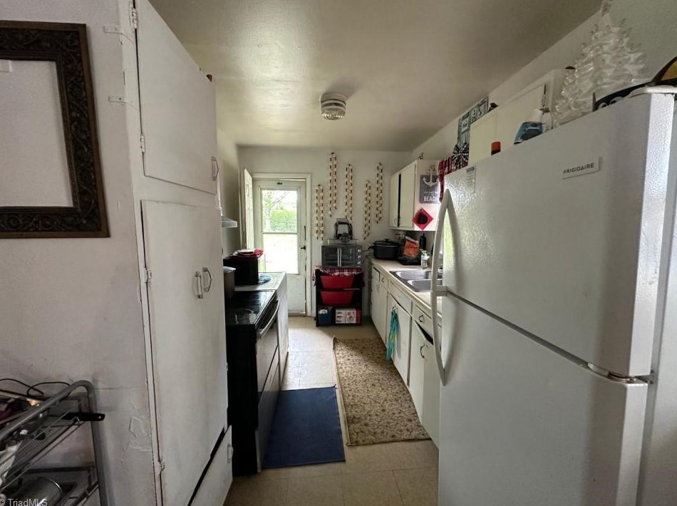 1702 Eastwood Ave, Greensboro NC  27406-3940 exterior