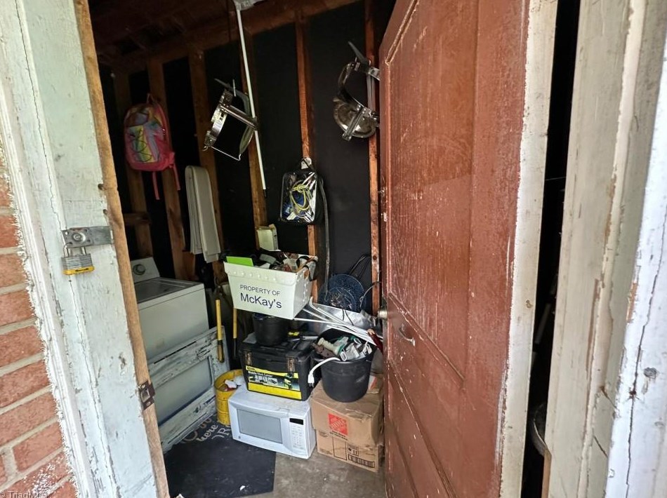 1702 Eastwood Ave, Greensboro NC  27406-3940 exterior