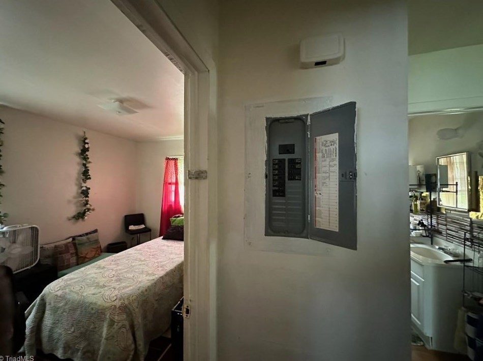 1702 Eastwood Ave, Greensboro NC  27406-3940 exterior