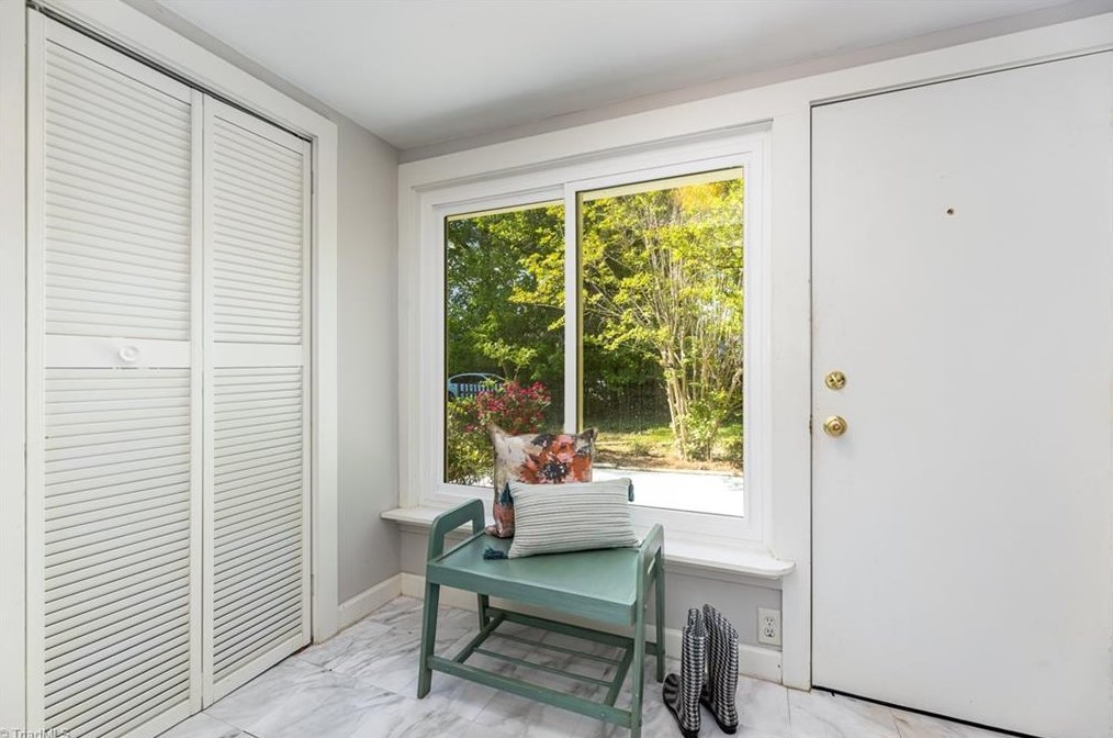 720 Chestnut Dr, High Point NC  27262-4738 exterior