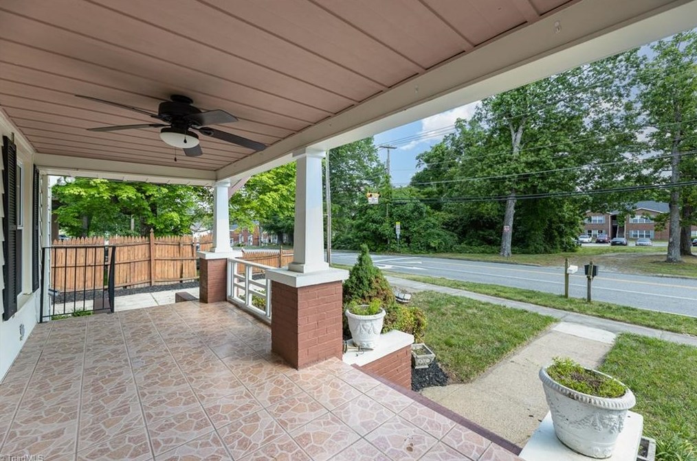 720 Chestnut Dr, High Point NC  27262-4738 exterior