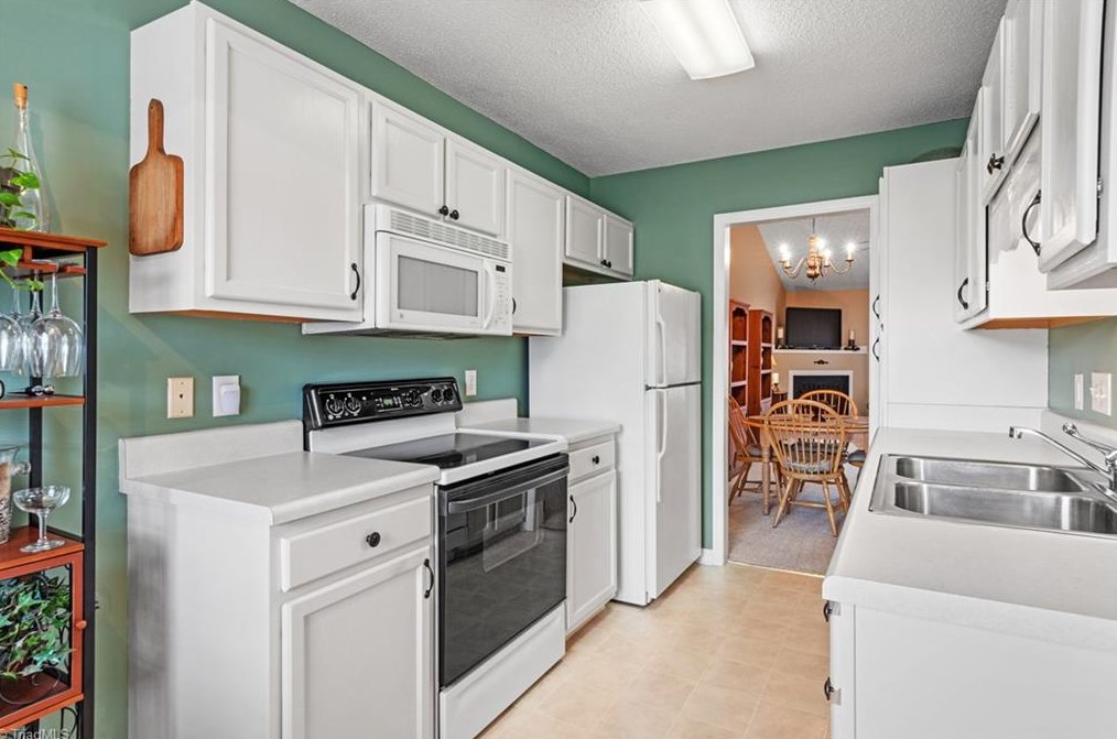 103 Campbell Gdn Rd, Kernersville NC  27284-8770 exterior