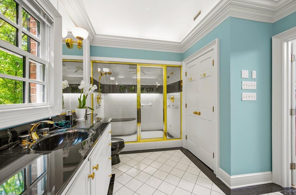 3521 Buena Vista Rd, Winston Salem NC  27106-5736 exterior