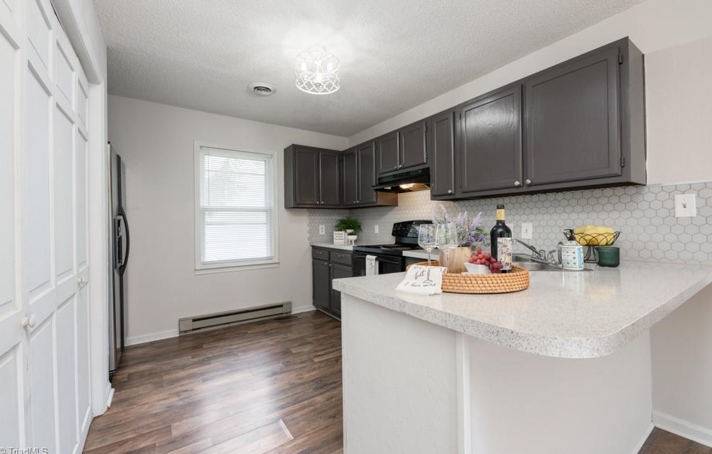 1611 Upland Dr, Greensboro NC  27405-5028 exterior