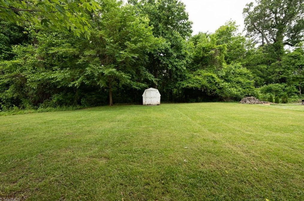 1611 Upland Dr, Greensboro NC  27405-5028 exterior