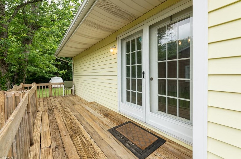 1611 Upland Dr, Greensboro NC  27405-5028 exterior