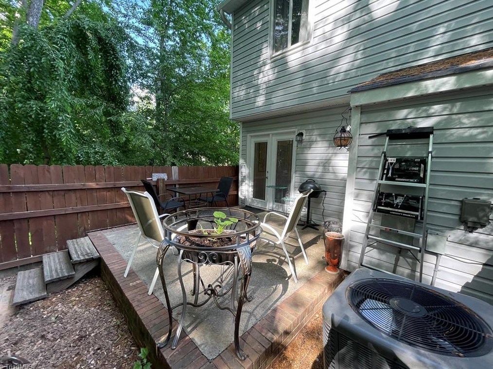 570 Brookside Ct, Kernersville NC  27284-3320 exterior