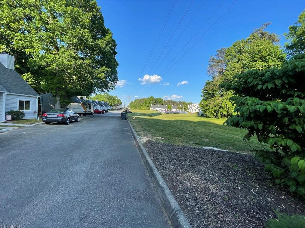 570 Brookside Ct, Kernersville NC  27284-3320 exterior