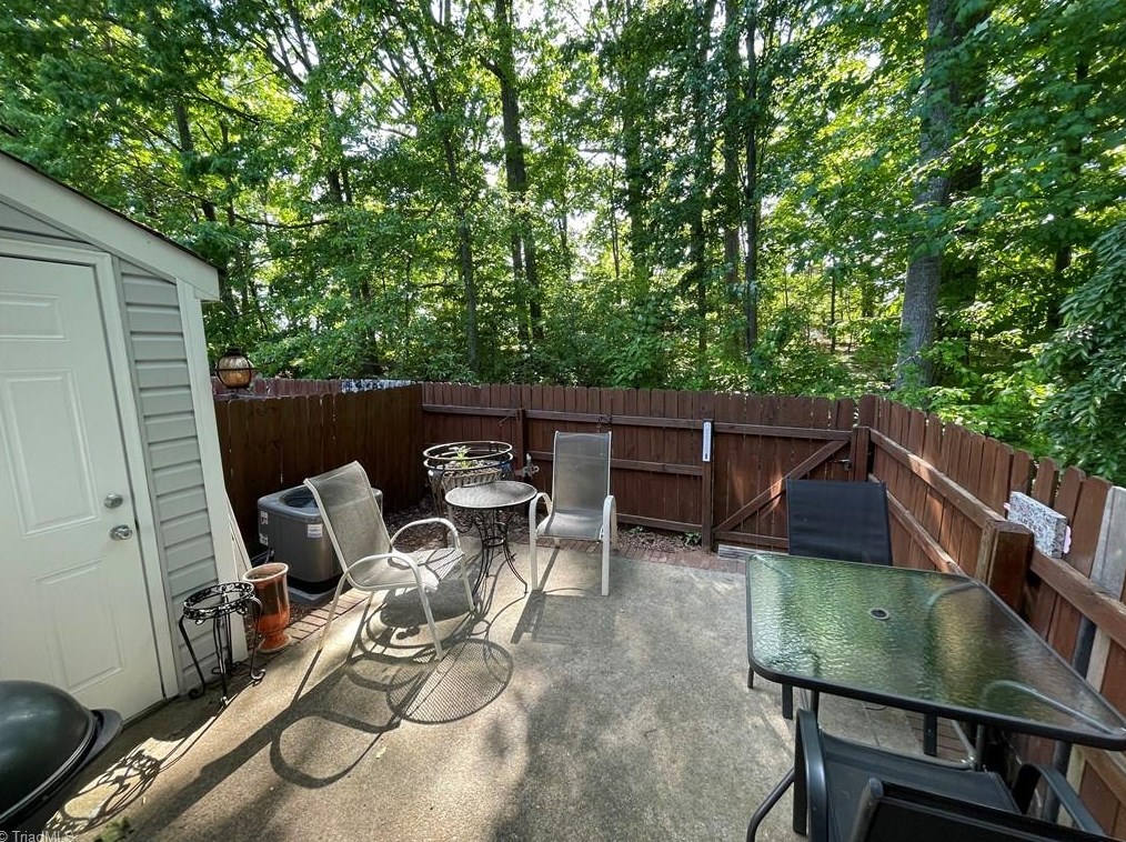 570 Brookside Ct, Kernersville NC  27284-3320 exterior