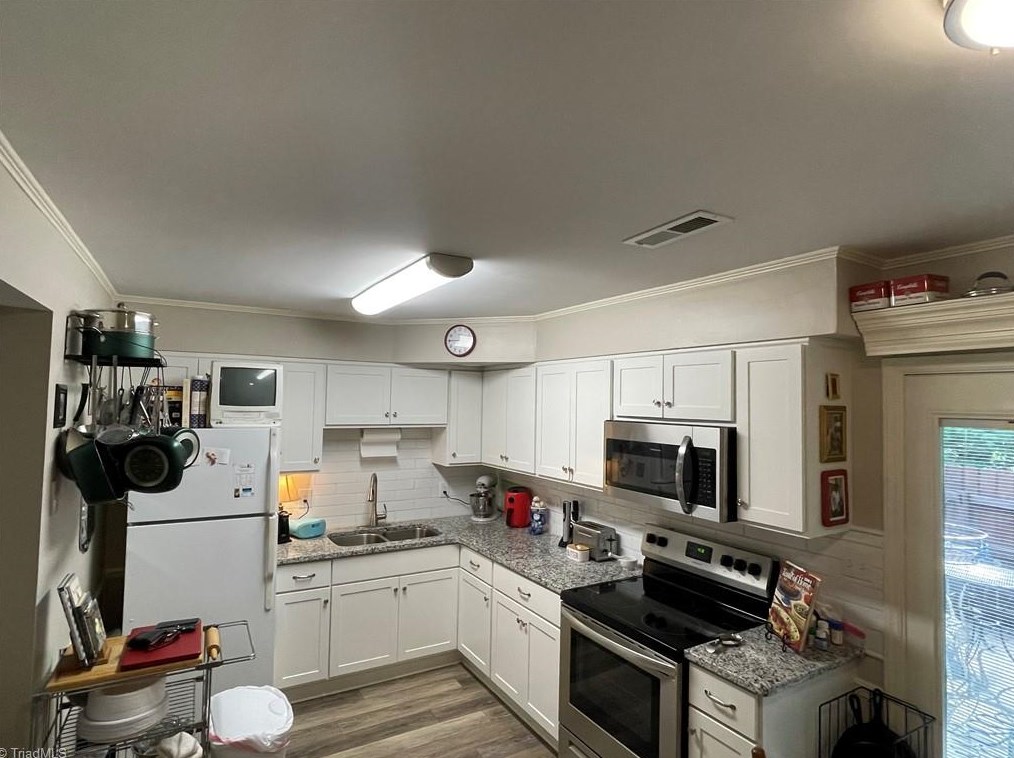 570 Brookside Ct, Kernersville NC  27284-3320 exterior