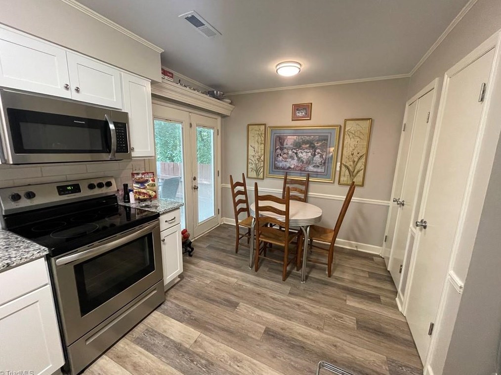 570 Brookside Ct, Kernersville NC  27284-3320 exterior