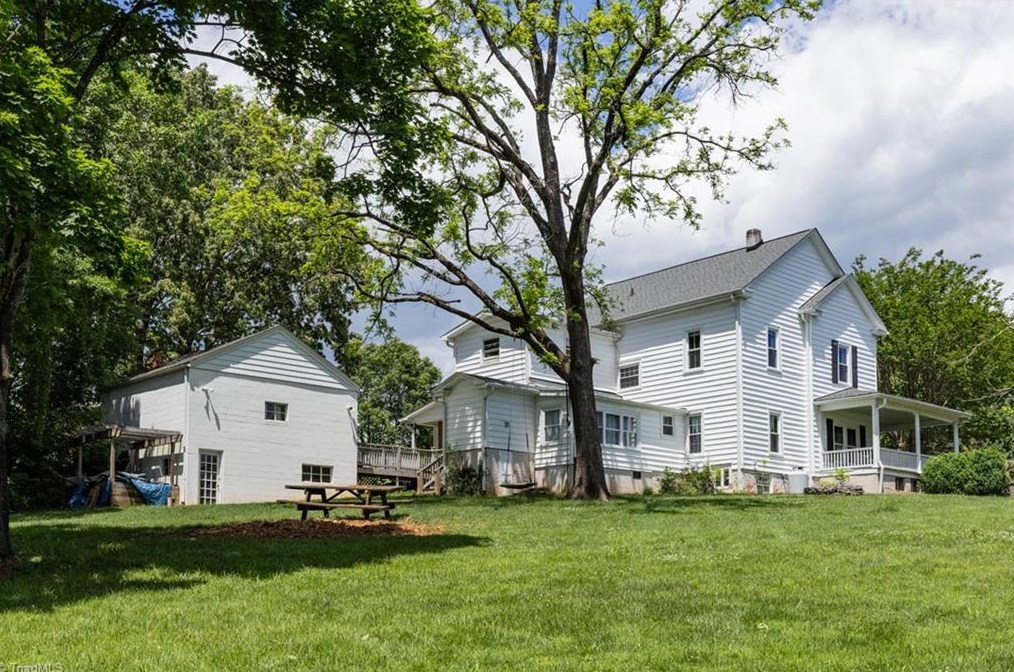 907 Trogdon St, North Wilkesboro NC  28659-3628 exterior