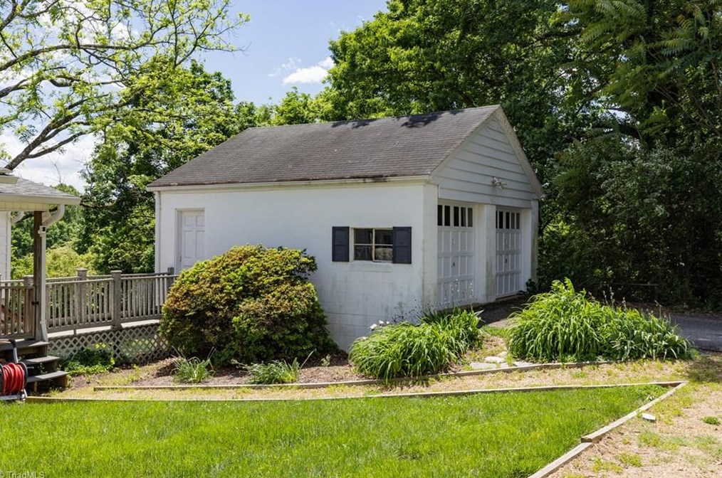 907 Trogdon St, North Wilkesboro NC  28659-3628 exterior