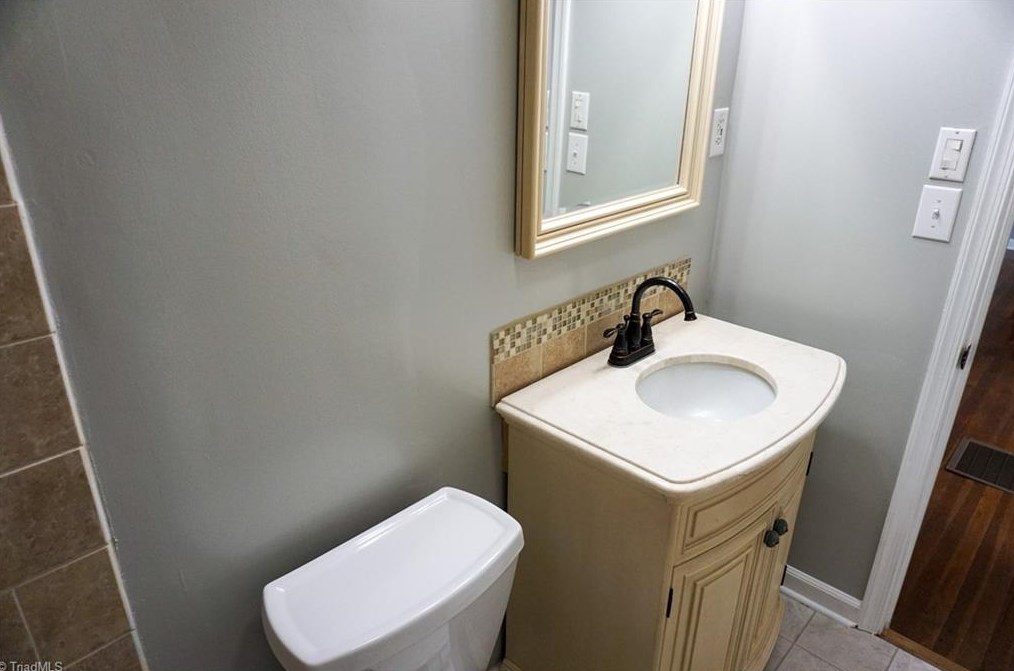 912 Portland St, Greensboro NC  27403-2939 exterior