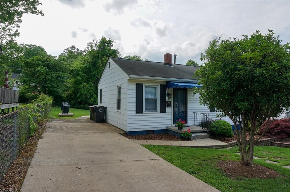 912 Portland St, Greensboro NC  27403-2940 exterior