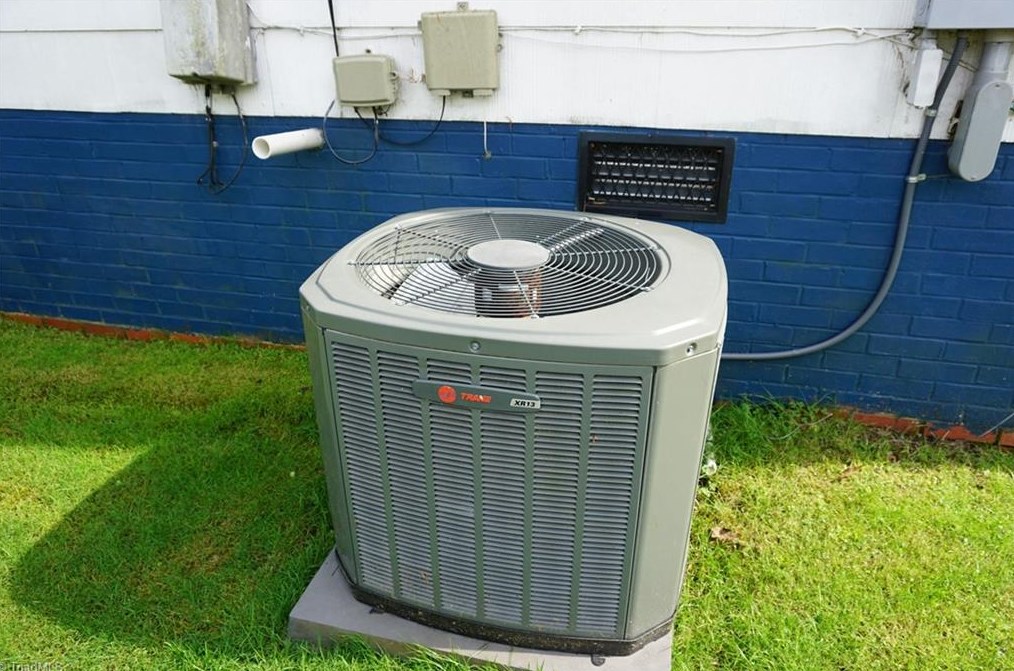 912 Portland St, Greensboro NC  27403-2939 exterior