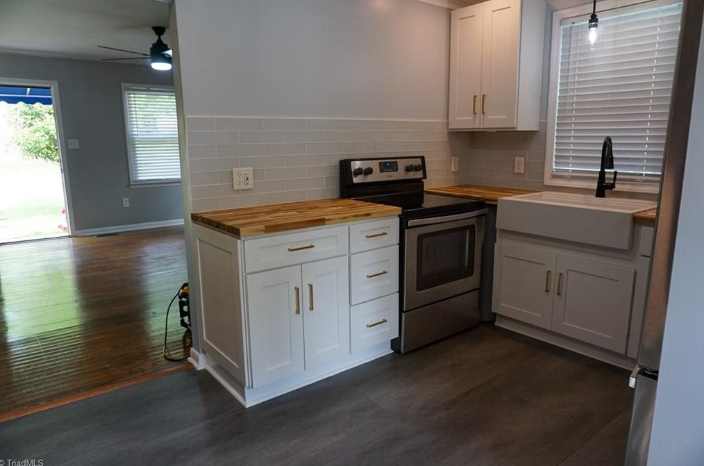 912 Portland St, Greensboro NC  27403-2939 exterior