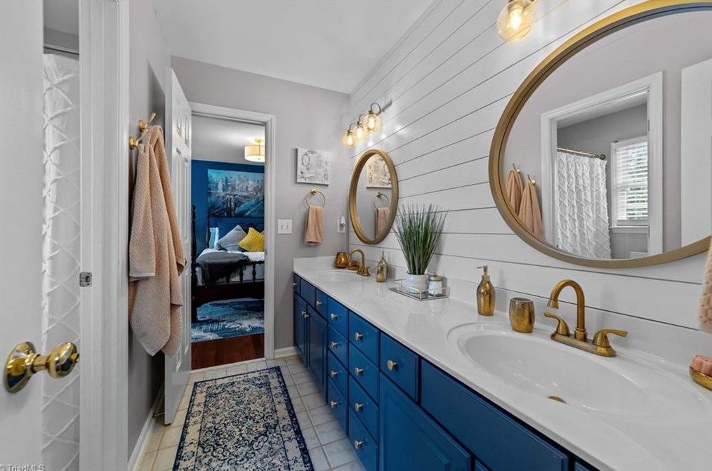 3705 Middlebury Way, Greensboro NC 27410-8692 exterior