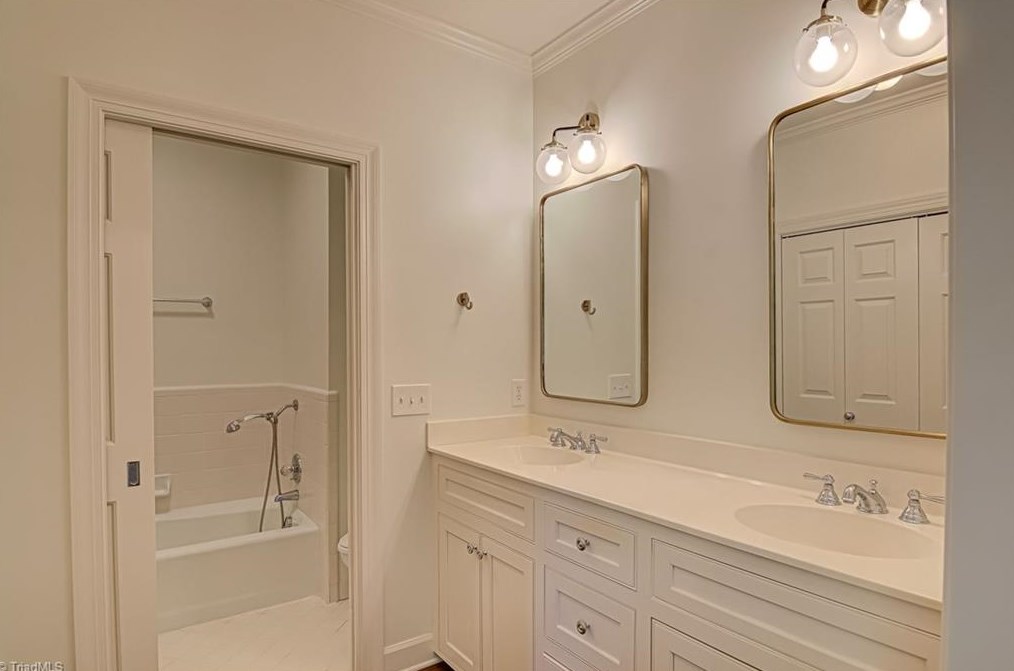 2006 Reynolda Rd, Winston Salem NC  27106-5112 exterior