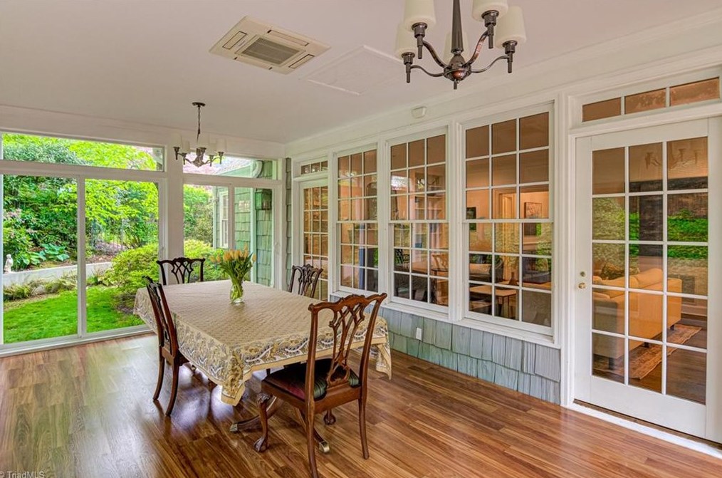 2006 Reynolda Rd, Winston Salem NC  27106-5112 exterior