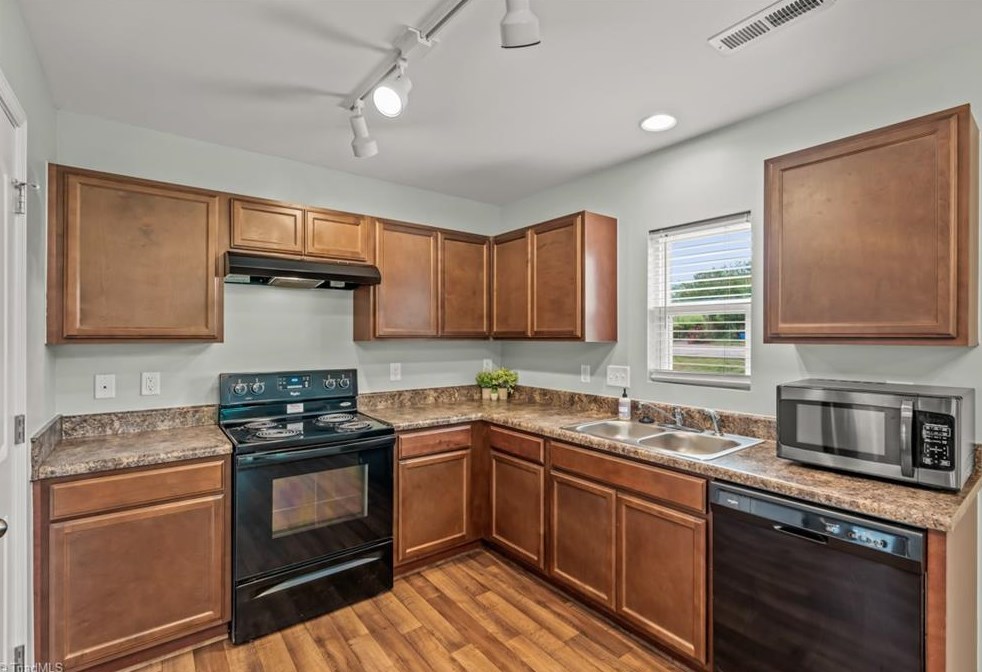 127 High Ridge Ct, Lexington NC  27295-8909 exterior