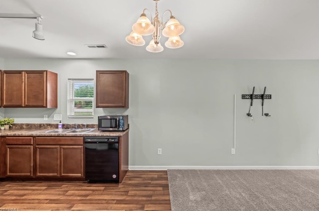 127 High Ridge Ct, Lexington NC  27295-8909 exterior