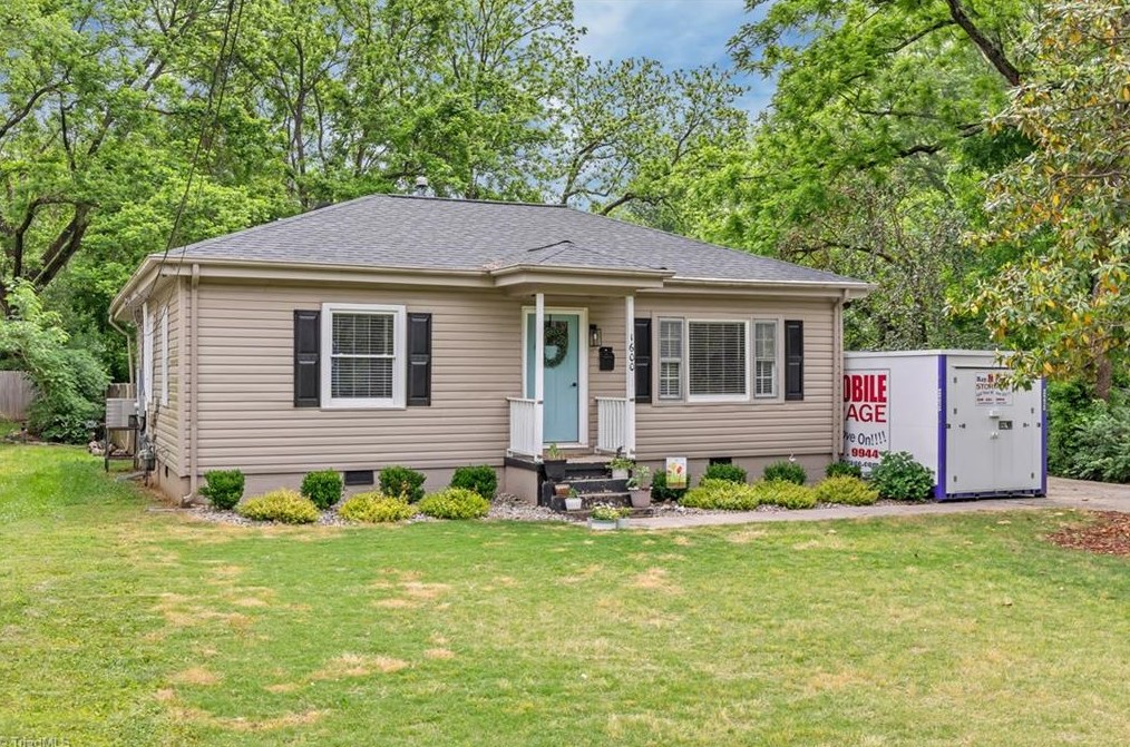 1600 Roseland St, Greensboro NC  27408-5927 exterior