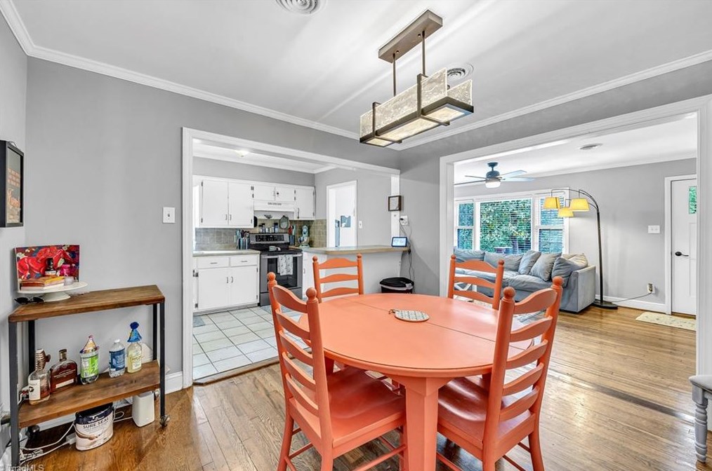 1600 Roseland St, Greensboro NC  27408-5930 exterior