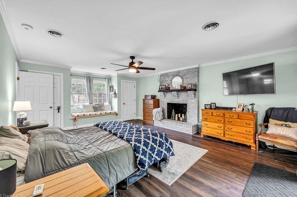 1600 Roseland St, Greensboro NC  27408-5930 exterior