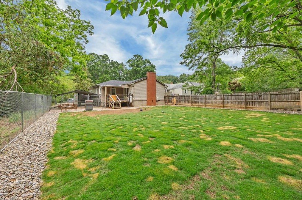 1600 Roseland St, Greensboro NC  27408-5930 exterior