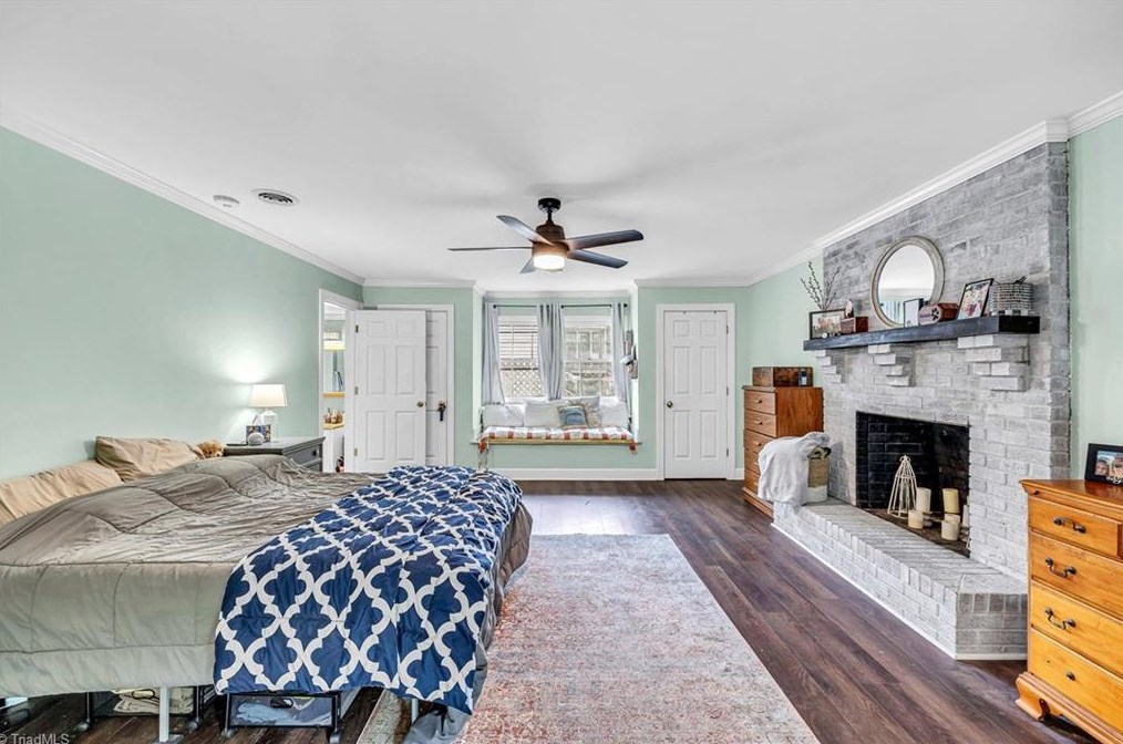 1600 Roseland St, Greensboro NC  27408-5930 exterior