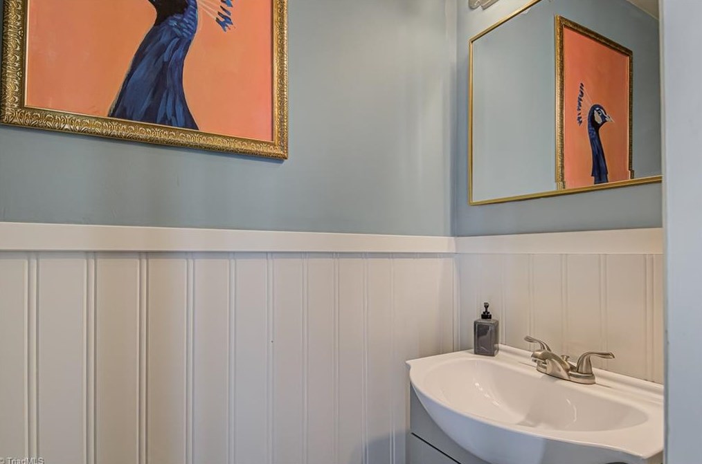 330 Lamplighter Cir, Winston Salem NC  27104-3421 exterior