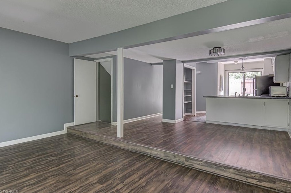 330 Lamplighter Cir, Winston Salem NC  27104-3421 exterior