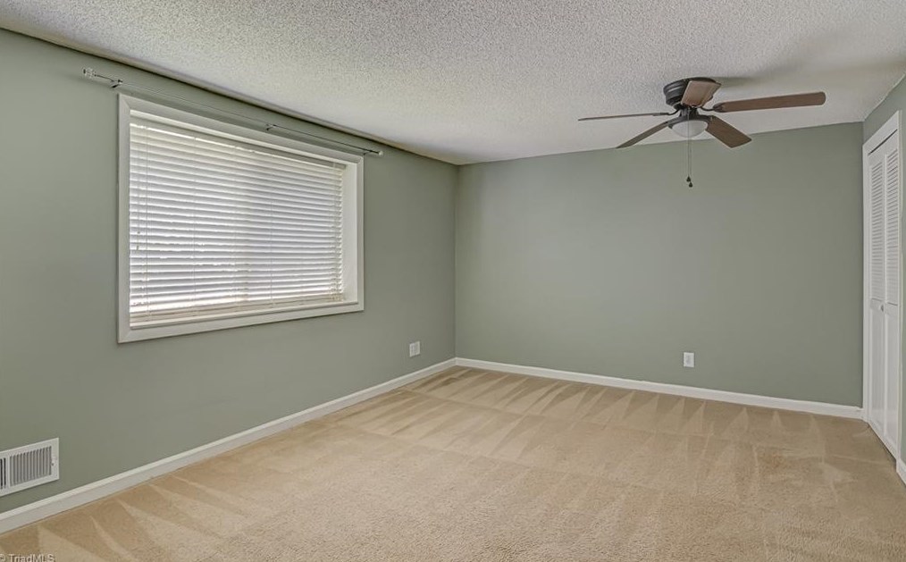 330 Lamplighter Cir, Winston Salem NC  27104-3421 exterior