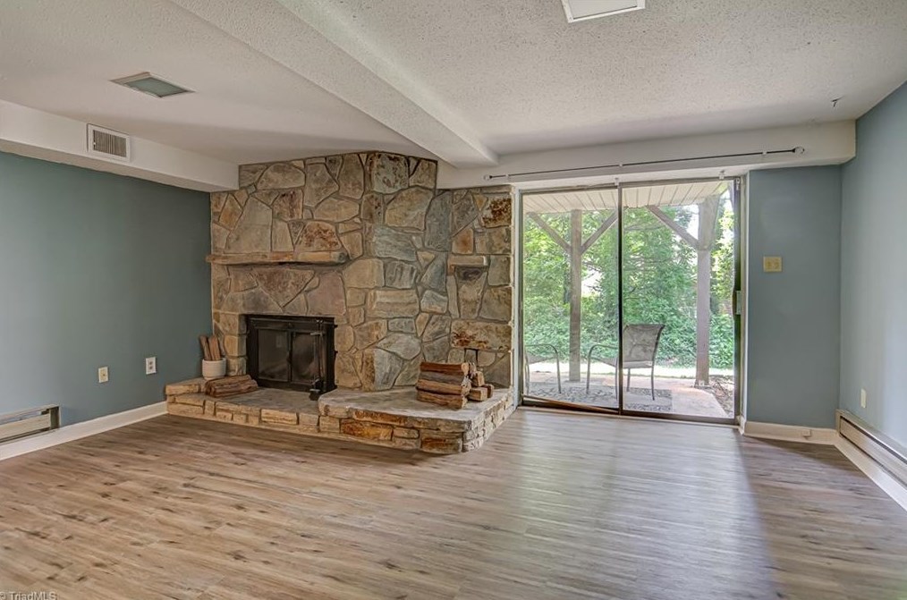 330 Lamplighter Cir, Winston Salem NC  27104-3421 exterior