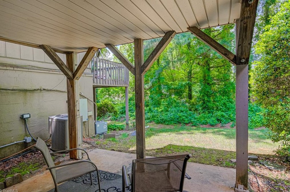 330 Lamplighter Cir, Winston Salem NC  27104-3421 exterior