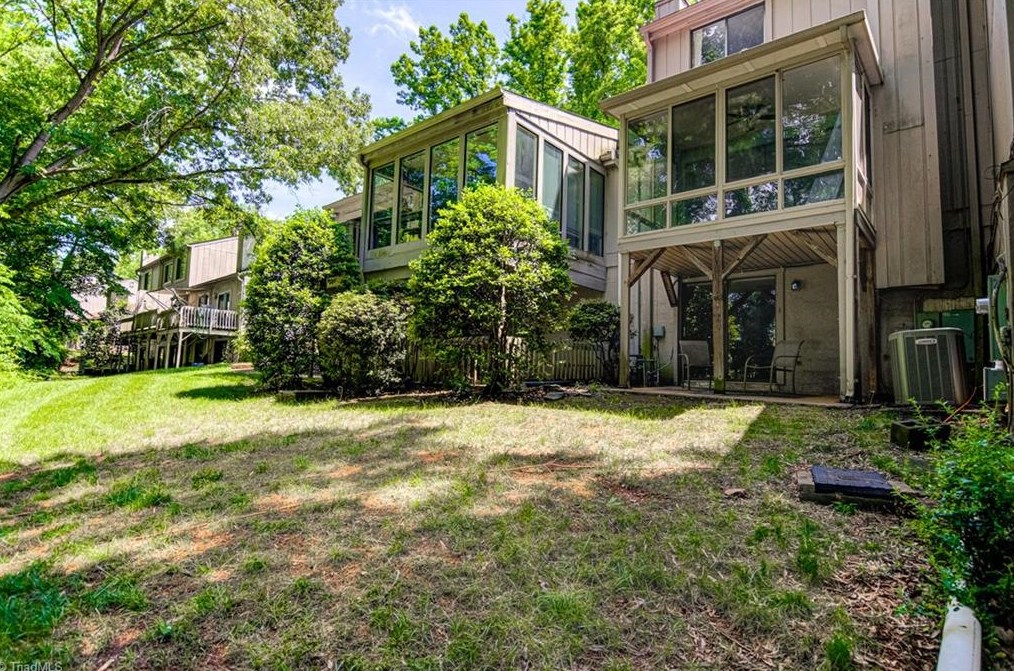 330 Lamplighter Cir, Winston Salem NC  27104-3421 exterior