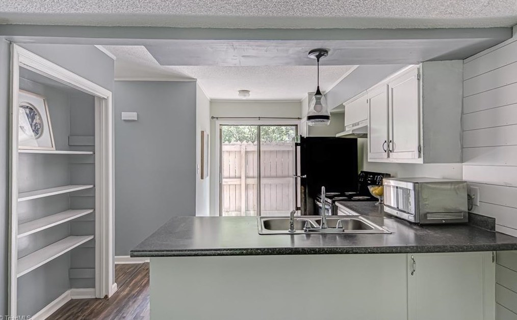 330 Lamplighter Cir, Winston Salem NC  27104-3421 exterior