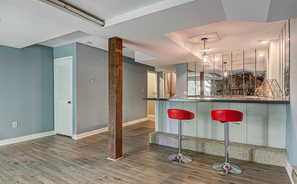 330 Lamplighter Cir, Winston Salem NC  27104-3421 exterior