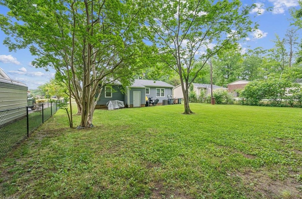 1706 Larkin St, Greensboro NC  27406-2434 exterior