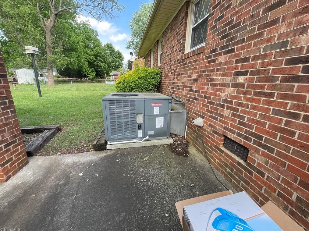 716 Vanderford St, Burlington NC  27215-6549 exterior