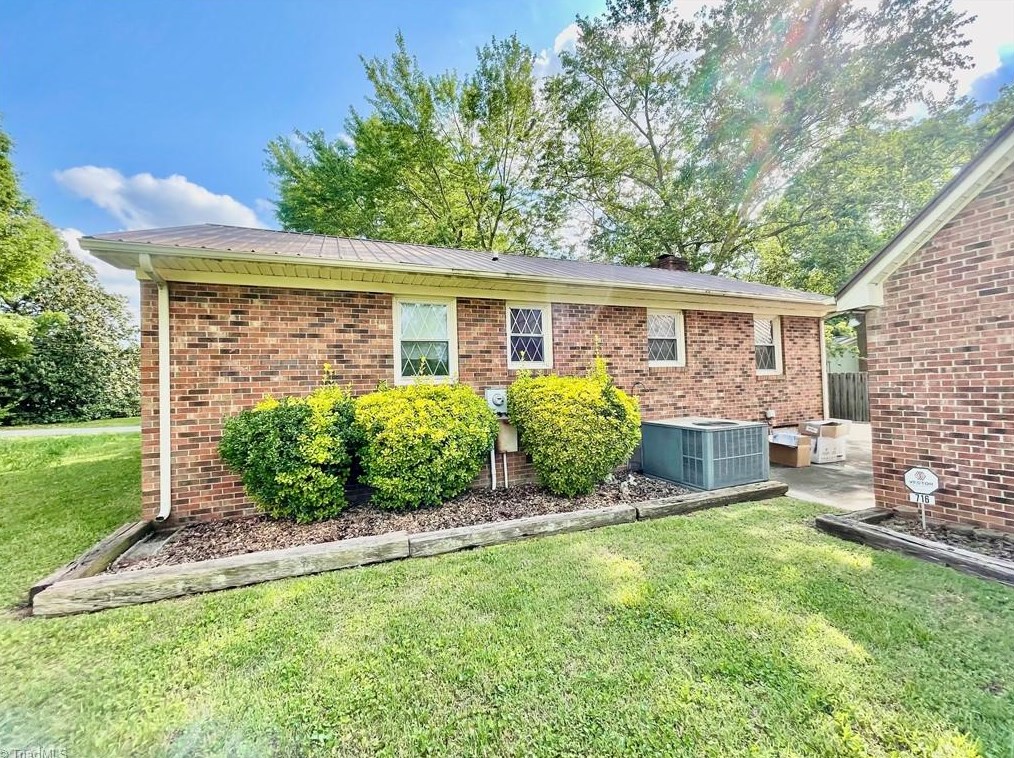 716 Vanderford St, Burlington NC  27215-6549 exterior