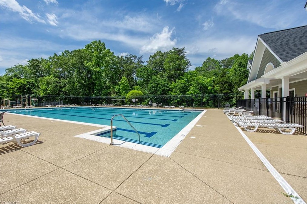 4414 Saddlewood Club Dr, High Point NC  27265-8722 exterior