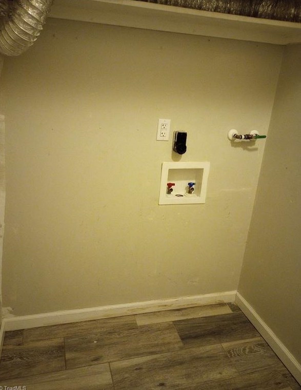 514 Spicewood Dr, Greensboro NC 27405-3117 exterior