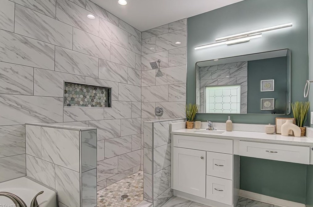 802 Carrick St, High Point NC  27262-3811 exterior