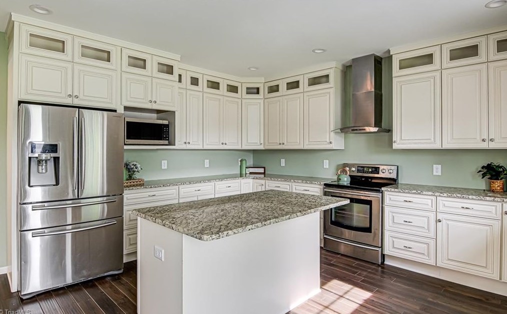 802 Carrick St, High Point NC  27262-3811 exterior