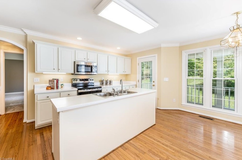 4702 Tower Rd, Greensboro NC  27410-5917 exterior