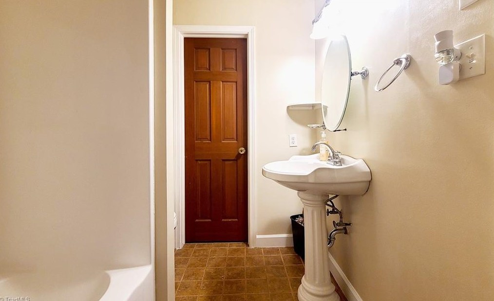 535 Dogwood Cir, High Point NC 27260-2517 exterior